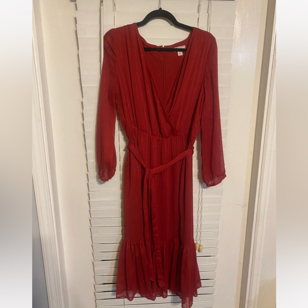 Point Sur faux-wrap dress in Lurex® crinkle chiffon.